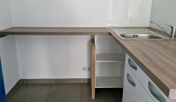 Local professionnel de 50.90 m2  LOYER 900EUR HC