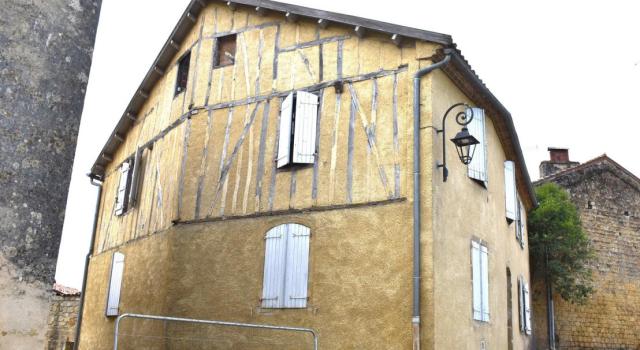 Aignan (32290) : Immeuble de rapport en centre ville