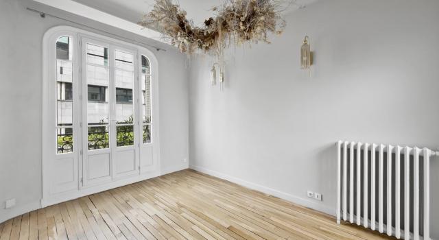 Mairie de Vincennes. Charmant local professionnel à louer de 49 m2 au 2ème étage