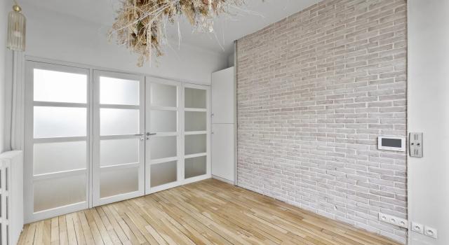 Mairie de Vincennes. Charmant local professionnel à louer de 49 m2 au 2ème étage