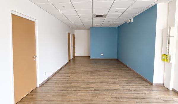 A PAREMPUYRE - Local de 81 m² avec parkings