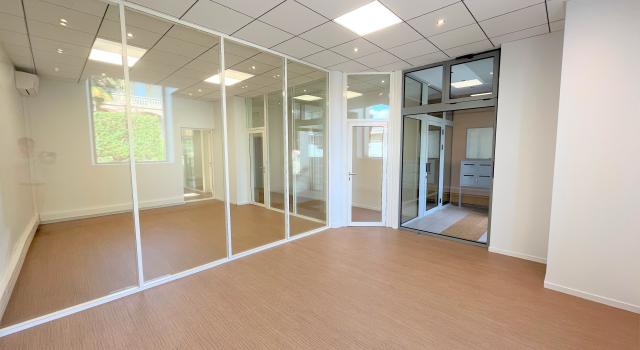AGEN CENTRE - LOCATION LOCAL PROFESSIONNEL RÉNOVÉ CLIMATISÉ 111 M²