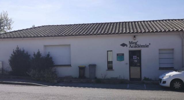 Bienvenue dans cette opportunité exceptionnelle d’investissement ! local professionnel de 72 m² situé à Villeneuve-lès-Avignon (30400), au cœur d’une zone commerciale et médicale dynamique