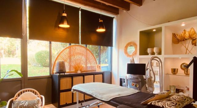 Local avec salle de soins aménag, salle d'attente et espace de vente