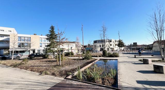 GRADIGNAN CENTRE DANS PÔLE DE SANTÉ LOCAL PROFESSIONNEL CLIMATISÉ 98 M² AVEC TERRASSE