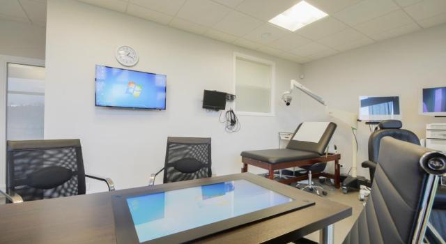 PLATEAU DE HAYE - ZFU - LOYER TOUT COMPRIS  - 80M2  partagés