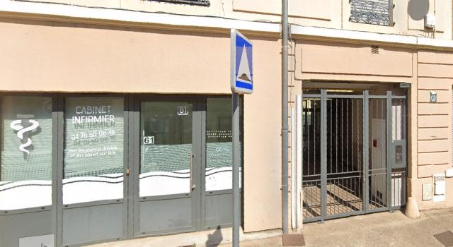 A LOUER - PIERRE BENITE Local de 51.20m²