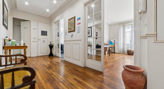 PARIS 15e – 91,5 m² – 4 PIÈCES + LABORATOIRE – IDÉAL CABINET MÉDICAL / PARAMÉDICAL