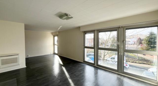GRADIGNAN CENTRE DANS PÔLE DE SANTÉ LOCAL PROFESSIONNEL CLIMATISÉ 98 M² AVEC TERRASSE