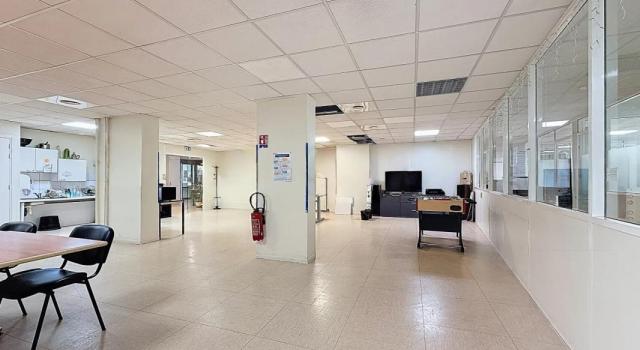 NICE NORD – Murs commerciaux libres 588 m² en RDC + garage 7 véhicules – Accès PMR