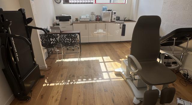 Bureau 18m2 très lumineux Espace Santé & Sport Saumur Balzac