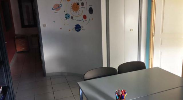 Bienvenue dans cette opportunité exceptionnelle d’investissement ! local professionnel de 72 m² situé à Villeneuve-lès-Avignon (30400), au cœur d’une zone commerciale et médicale dynamique
