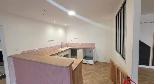 APARTEMENT + LOCAL COMMERCIAL AU CENTRE VILLE DE SERVON - 14