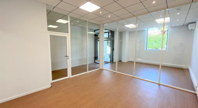 AGEN CENTRE - LOCATION LOCAL PROFESSIONNEL RÉNOVÉ CLIMATISÉ 111 M²
