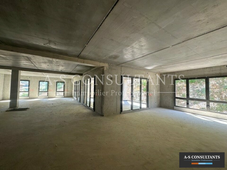 BUREAUX - LOCAUX PRO à vendre
