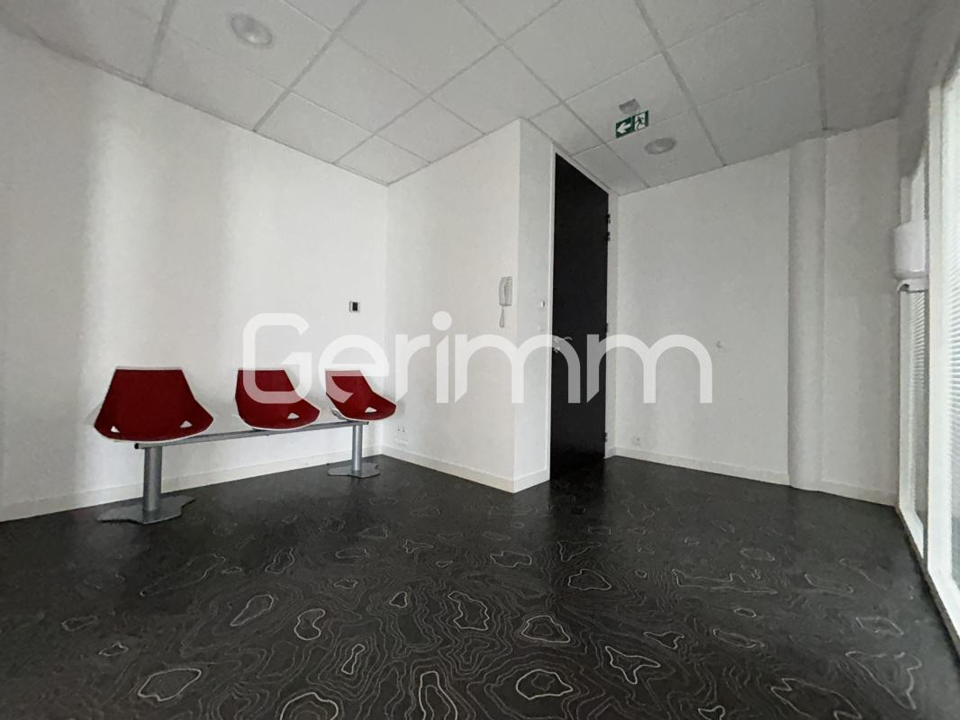 Location - Immeuble de bureaux - 71,28 m² - VOIRON