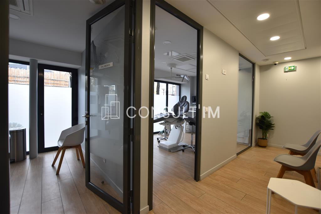 Bureaux en RDC accès direct sur rue