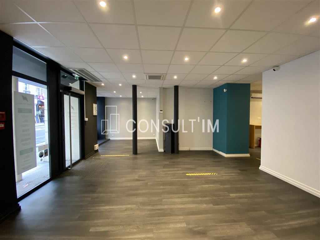 Boutique idéalement situé dans un quartier très dynamique