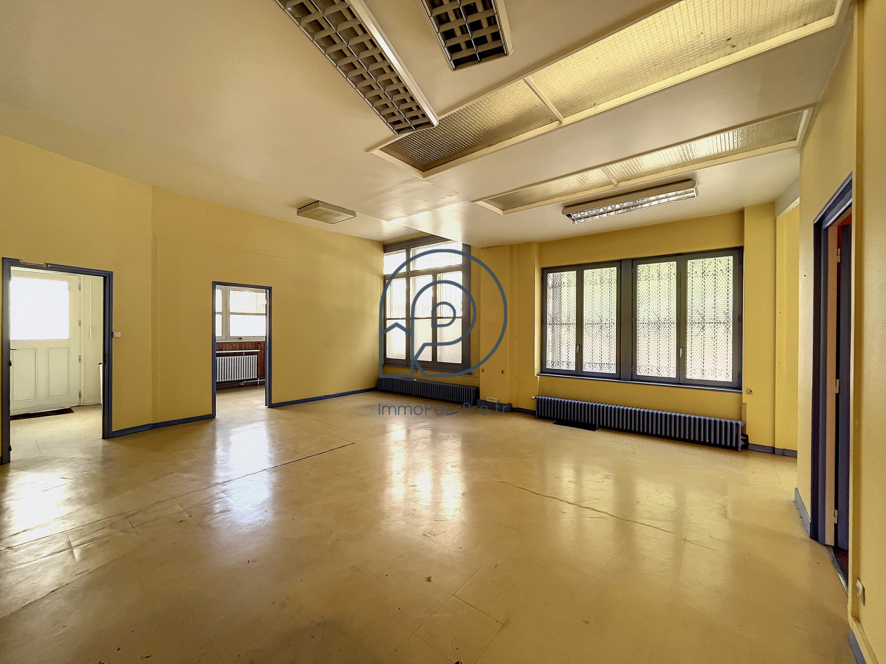 Rdc pour profession libérale : 2 lots de 136 m2 et 163 m2