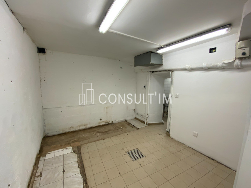 Boutique d'angle de 65 m²