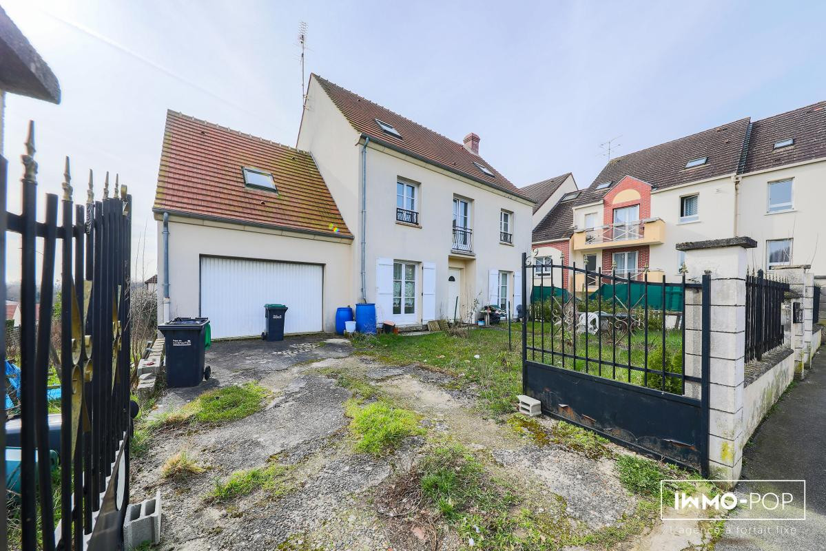 Immeuble de 340m² en R+3 + jardin située à Clermont