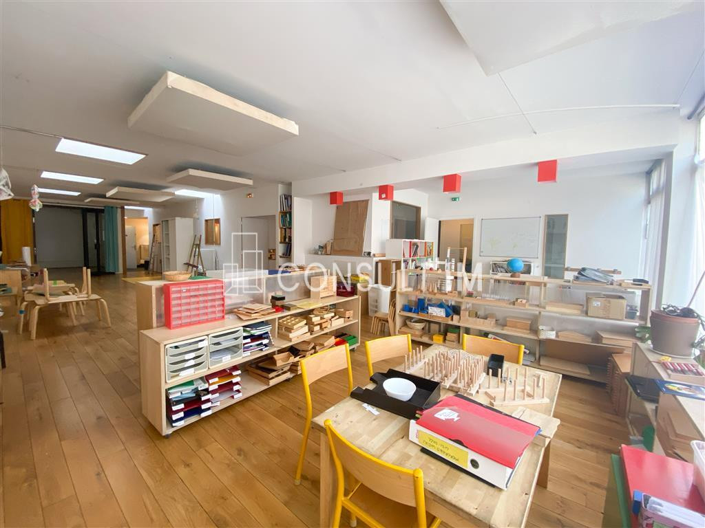 RARE - Local ERP/PMR en RDC de plain pieds -  double accès indépendants sur rue - courette privative