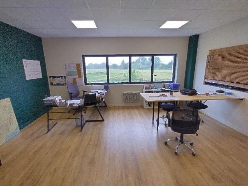 CELLULE ARTISANALE/ENTREPOT VIRIAT MAJORNAS 600 m²