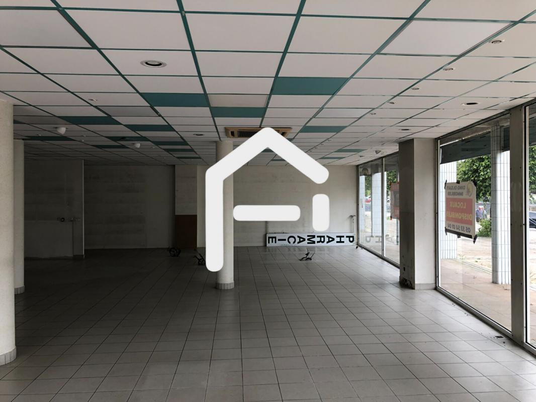 LOCAL COMMERCIAL TYPE BUREAUX