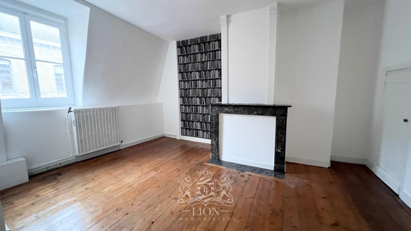 Immeuble mixte avec 3 lots cadastrés