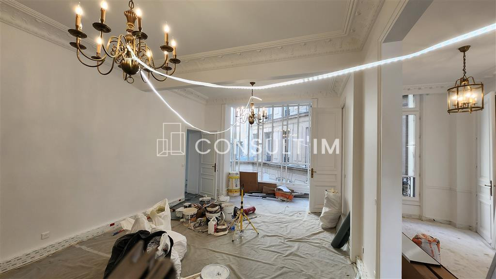 A louer bureaux rénovs dans un très bel immeuble d’angle haussmannien