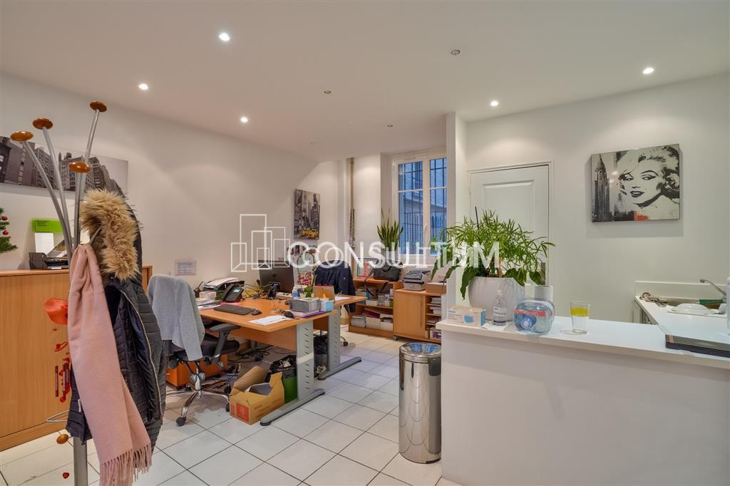 A vendre en exclusivité, à proximité de la place Felix Eboué, local commercial de 55 m²