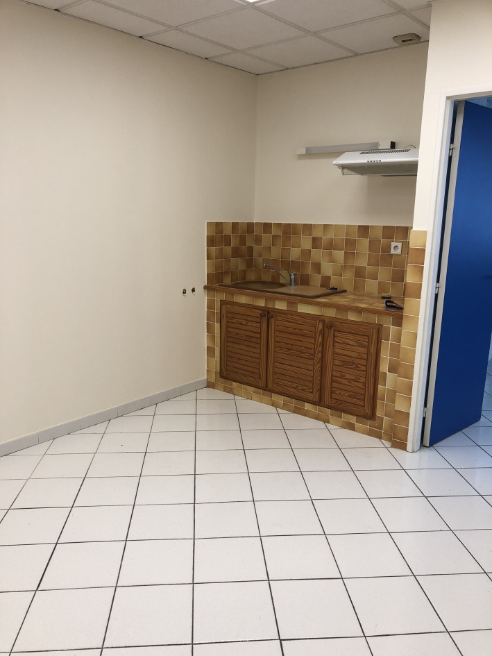 Vends local professionnel Nimes
