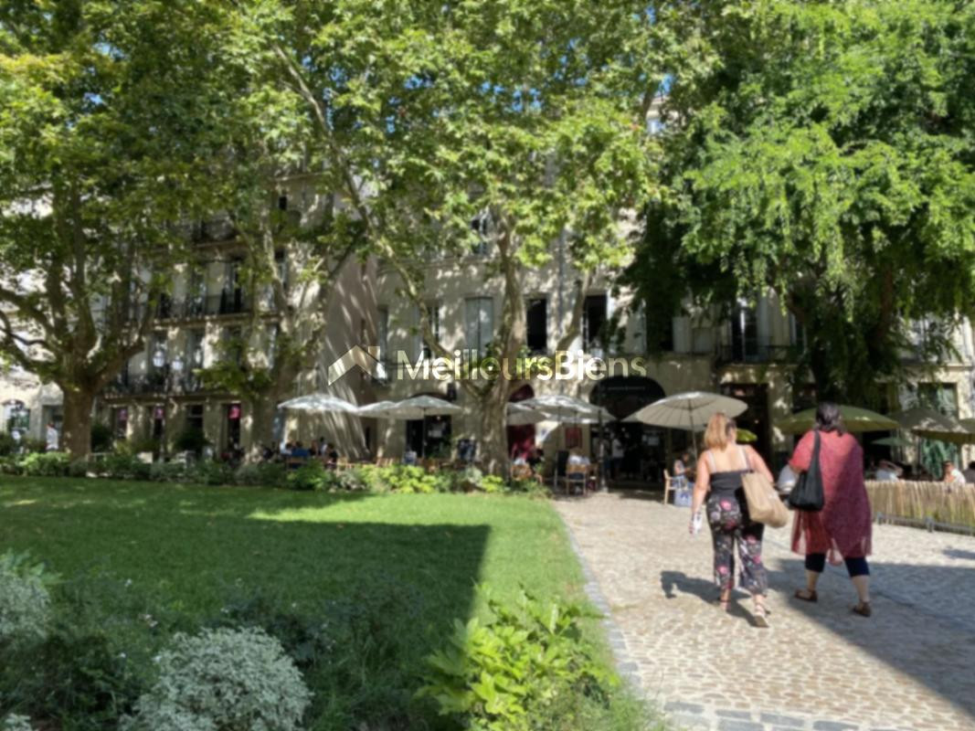 À vendre: Ensemble immobilier rare sur la Prestigieuse Place de la Canourgue …