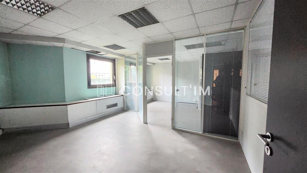 A louer bureaux en bon état à la frontière entre Courbevoie et La Garenne Colombes