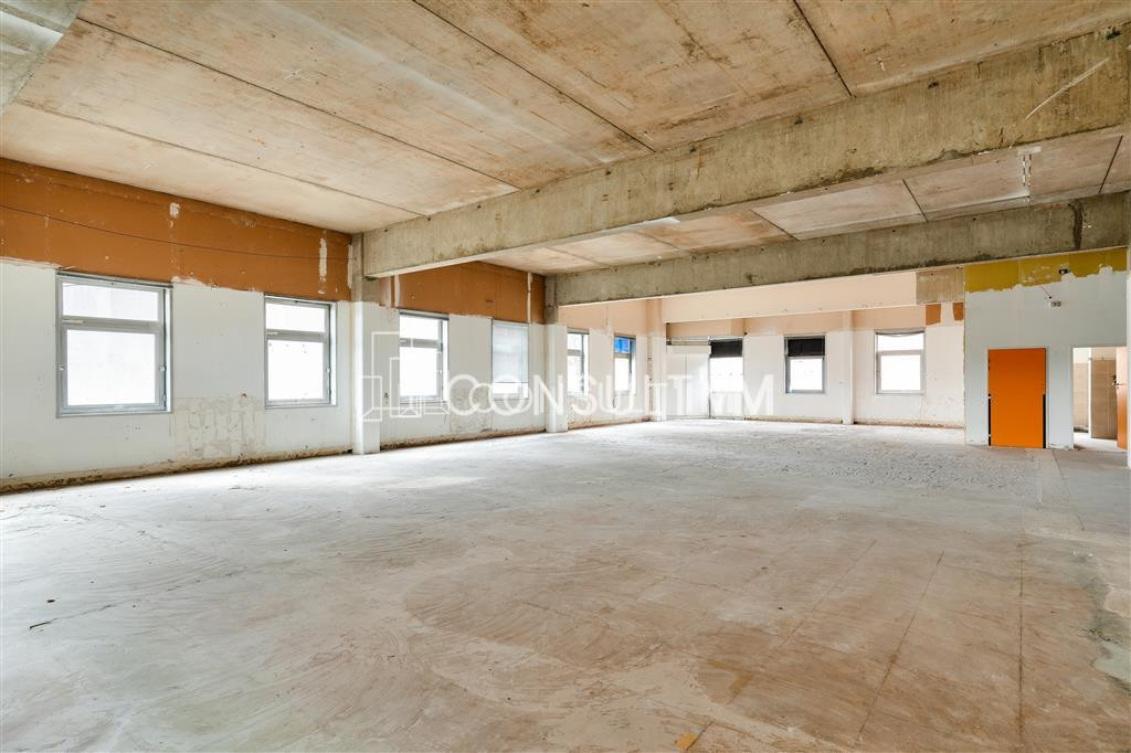 A louer, Immeuble indépendant de 2306m², à proximité de la gare de St-Cloud