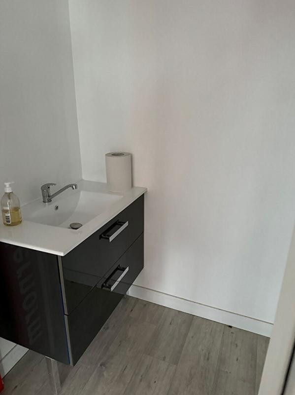 LOCAL COMMERCIAL LE COTEAU - 68 m²