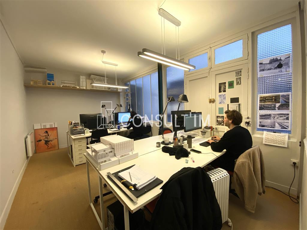 Bel open space sur cour pavée