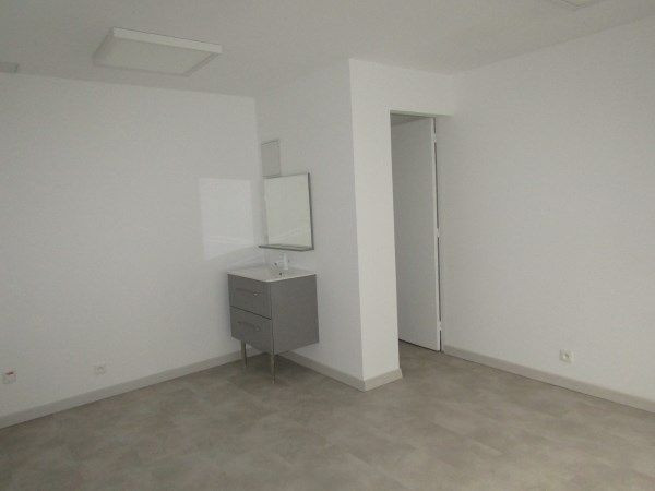 LOCAL COMMERCIAL OU LOCAL PROFESSIONNEL PARAMEDICAL