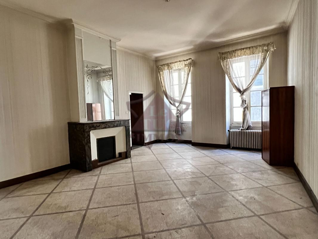 IMMEUBLE EXCEPTIONNEL AVEC TRAVAUX DE RENOVATION