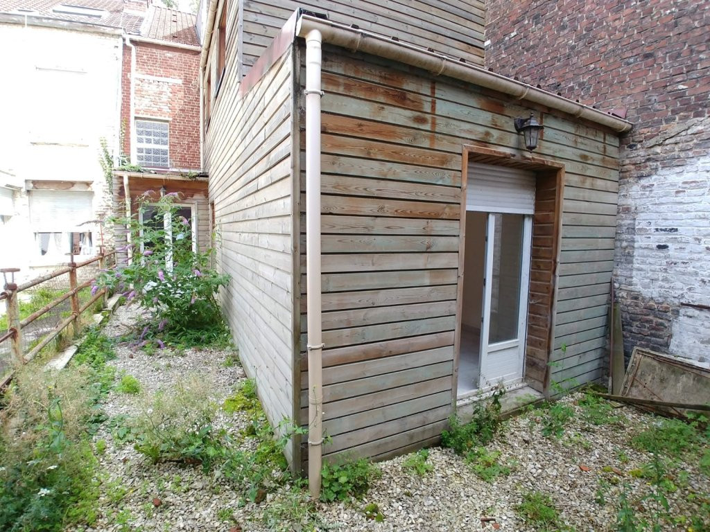 Local professionnel avec extérieur