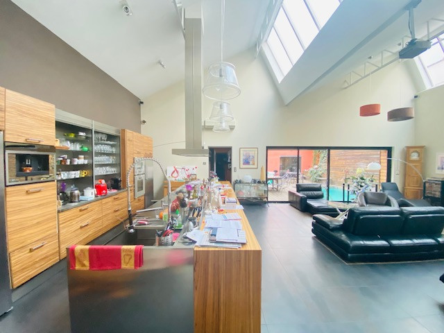 A VENDRE SPLENDIDE  LOFT  4 chambres PLEIN CENTRE VILLE 42300