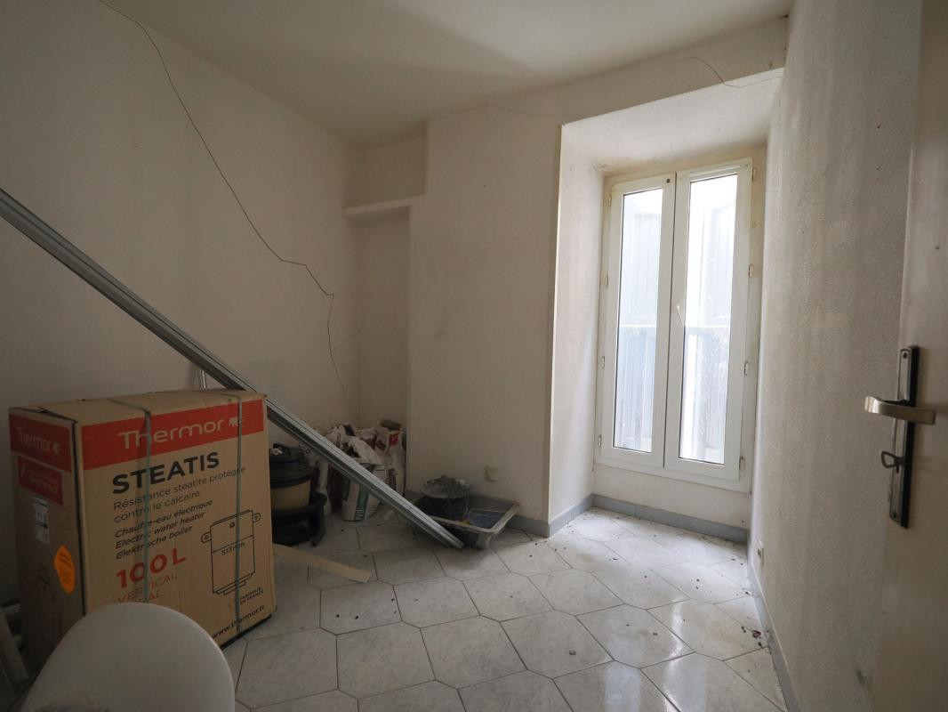 A VENDRE A DIGNE LES BAINS LOT DE 15 APPARTMENTS DONT 8 A RENOVER , PLEIN CENTRE VILLE