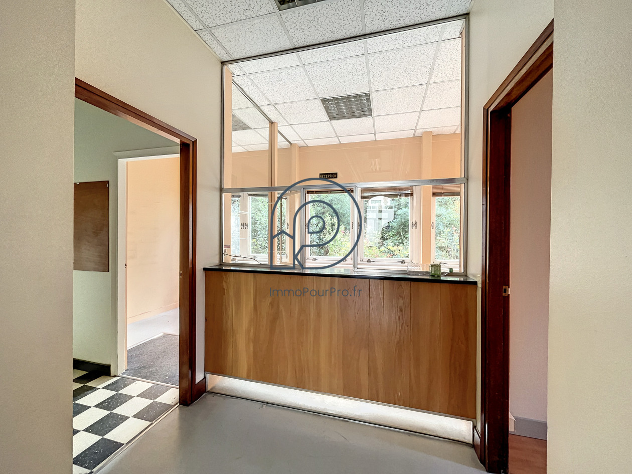 Rdc pour profession libérale : 2 lots de 136 m2 et 163 m2