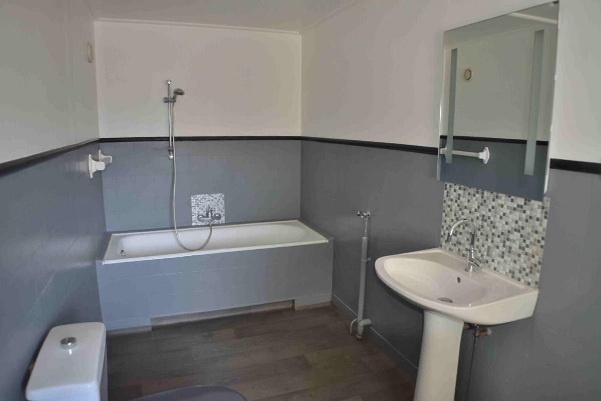 IMMEUBLE DE 4 APPARTEMENTS ET UN PLATEAU 436000 EUROS