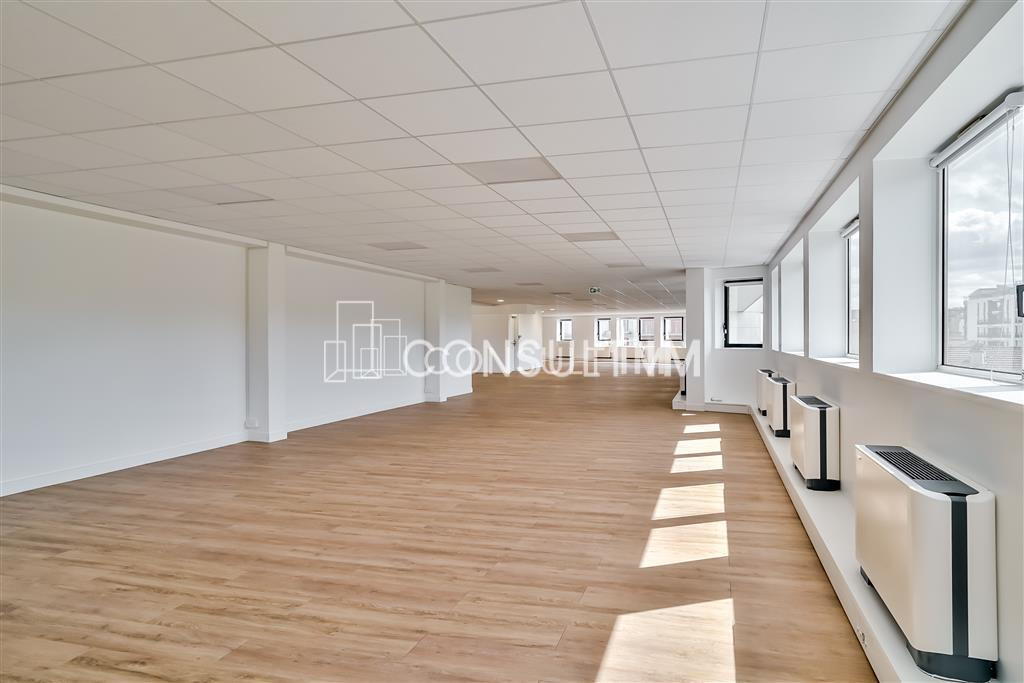 A louer bureaux rénovés dans immeuble de grand standing , proche du métro Mairie d'Issy, ligne 12