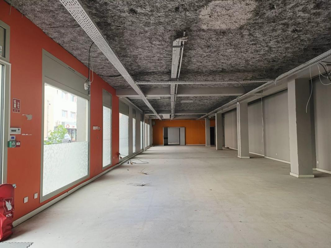 Local Commercial à Vendre - 267 m² - Saint Priest Centre 69800