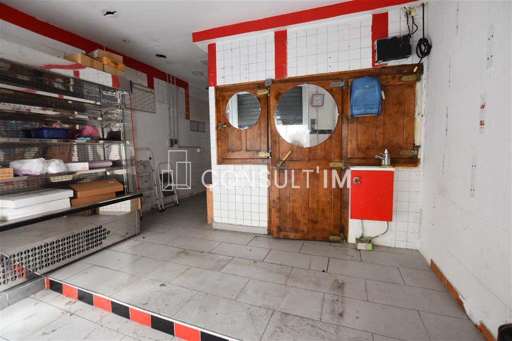 Boutique à en location pure à proximité de la place de clichy