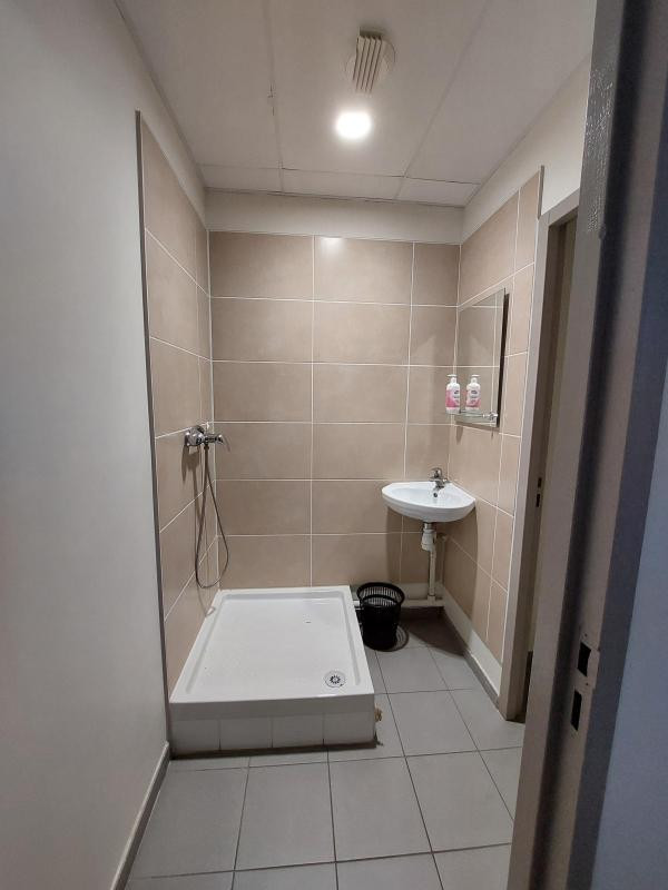LOCAL PROFESSIONNEL OU COMMERCIAL - MONTEUX (84)