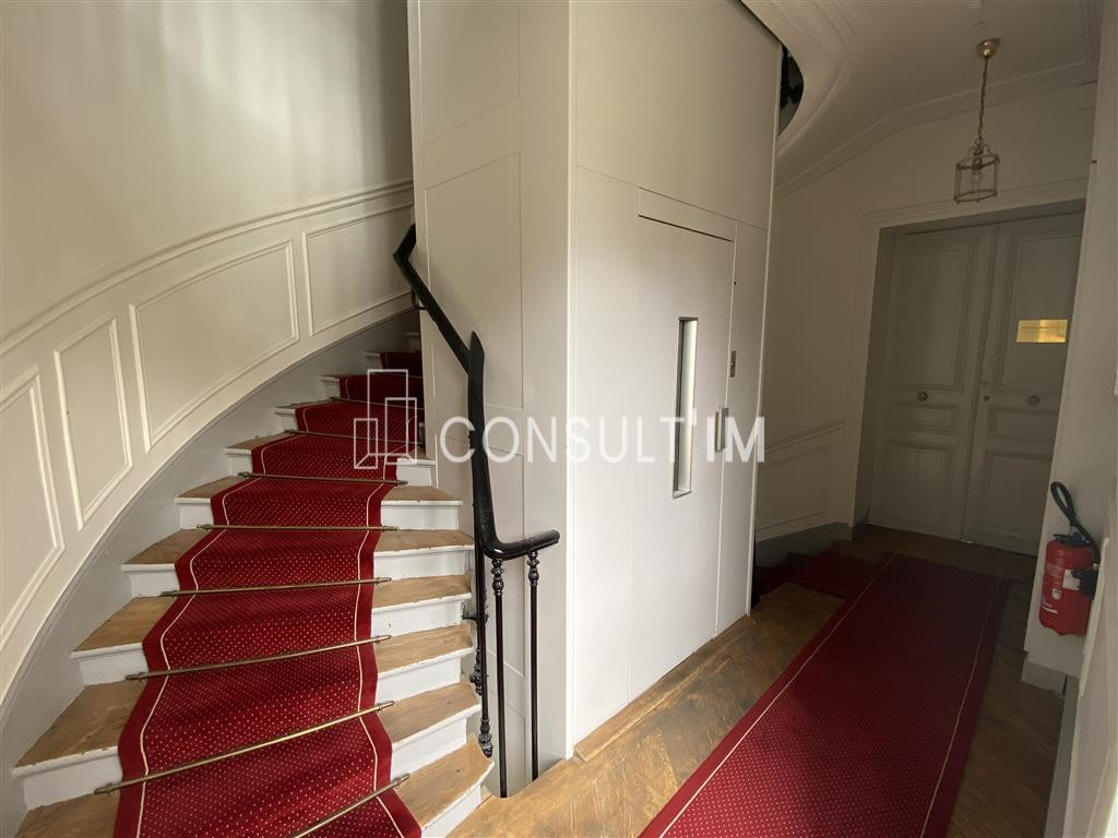 Proche du Louvre, bureaux de 45m² au 4e étage sur cour