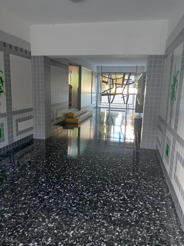 SANS FRAIS - LOCAL 97m² MICHELET PRADO